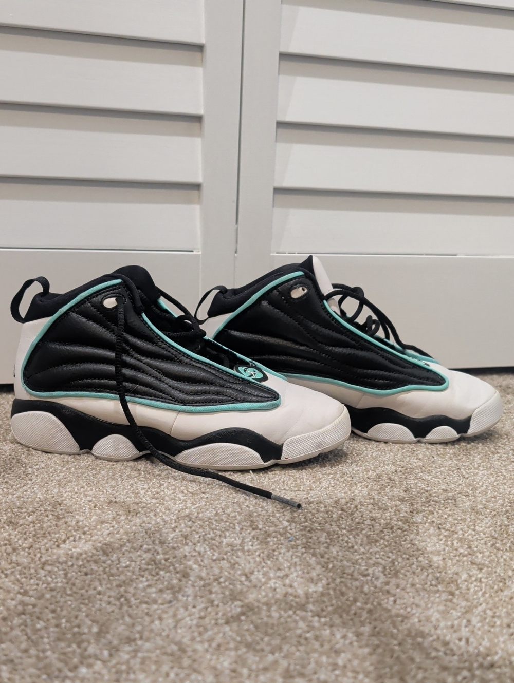 Jordan Kids Black, White & Teal Retro Sneakers